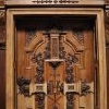 Portal i skrzydło drzwi z prezbiterium do zakrystii - w trakcie prac konserwatorskich - dofinansowano ze środków Ministra Kultury i Dziedzictwa Narodowego - październik 2019_3